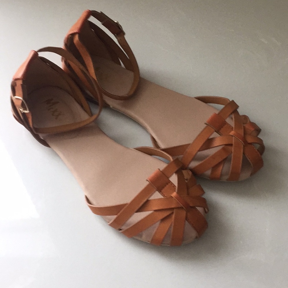 Mixx strappy tan flat sandals SZ 8.5